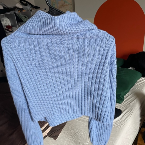 Cropped cowl neck sweater - Picture 2 of 3